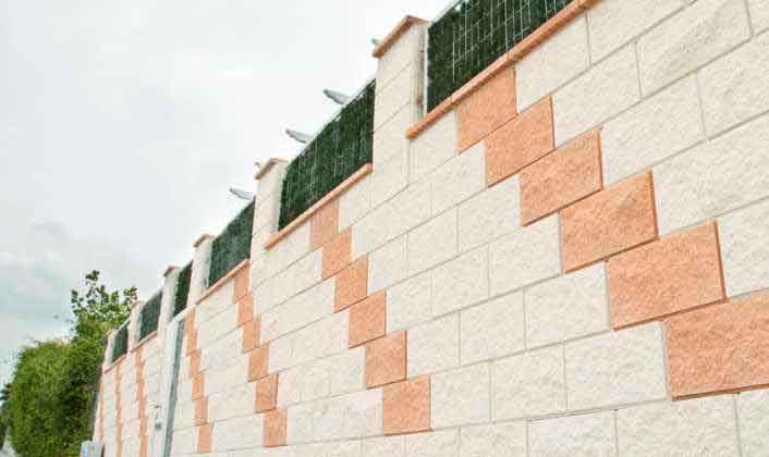 Pared de bloque de hormigón decorativo