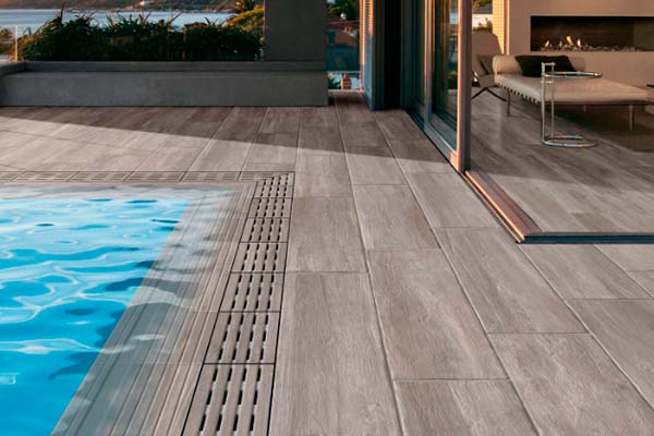 EXTERIOR Y PISCINAS