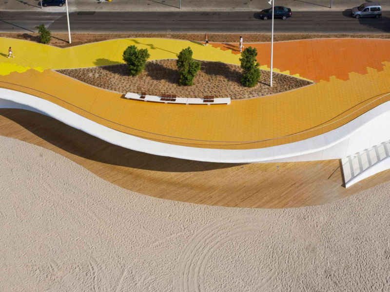Paseo marítimo de Benidorm | Esculpir el borde del mar | Terrapilar
